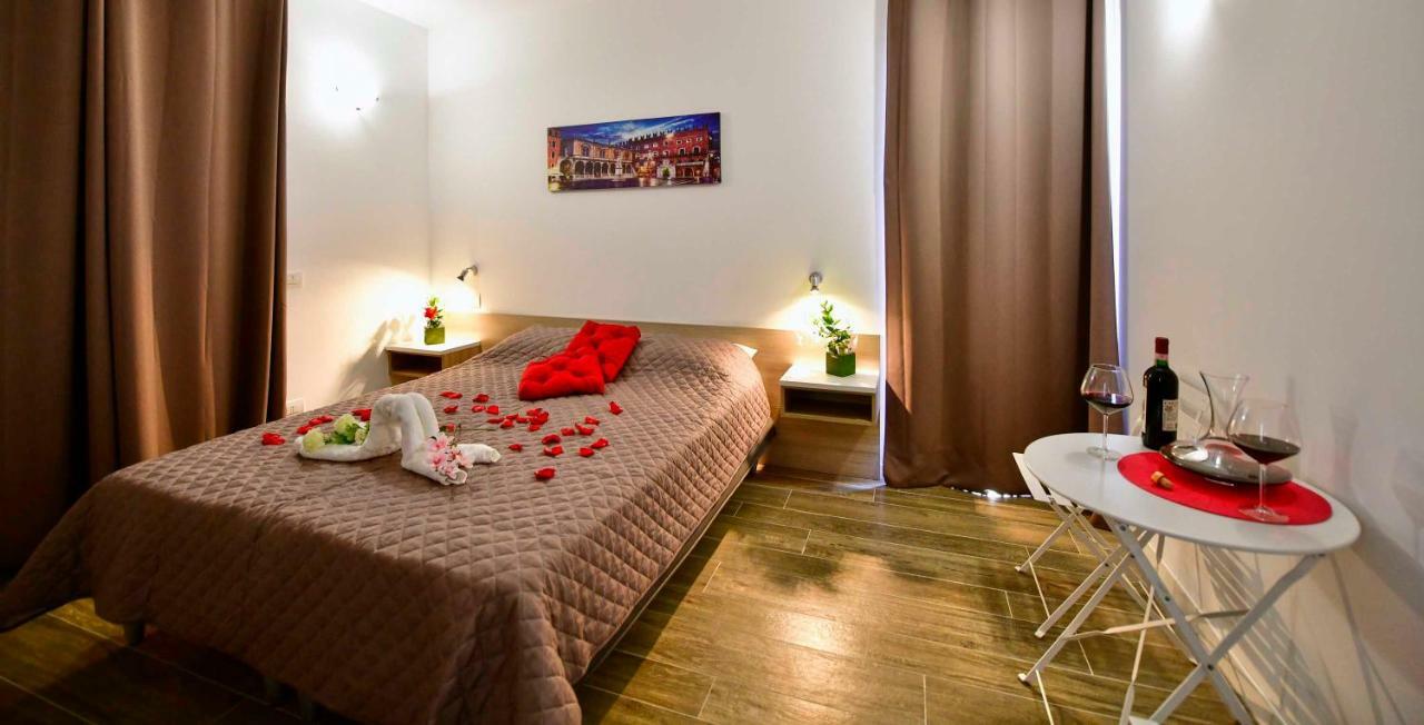 Welcome Traveller Divine Cecile Garda  Exteriör bild